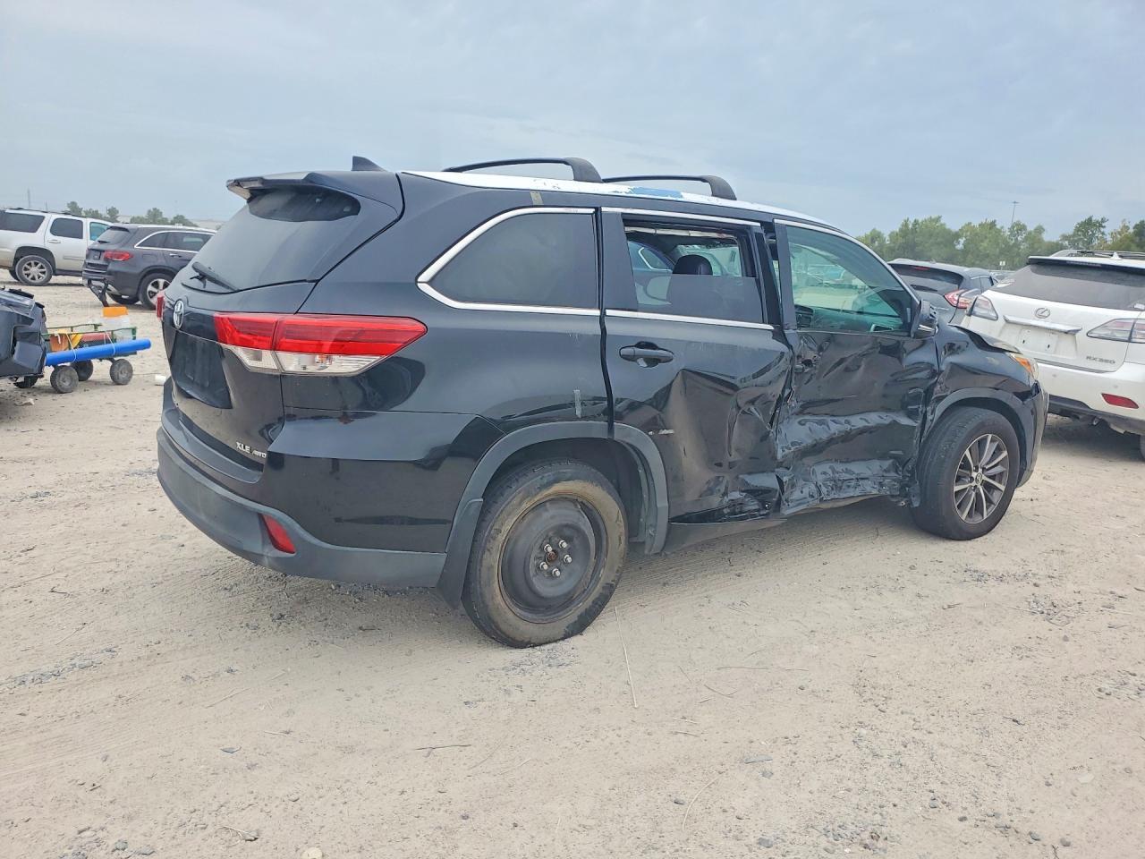 2018 Toyota Highlander Xle - Image 3
