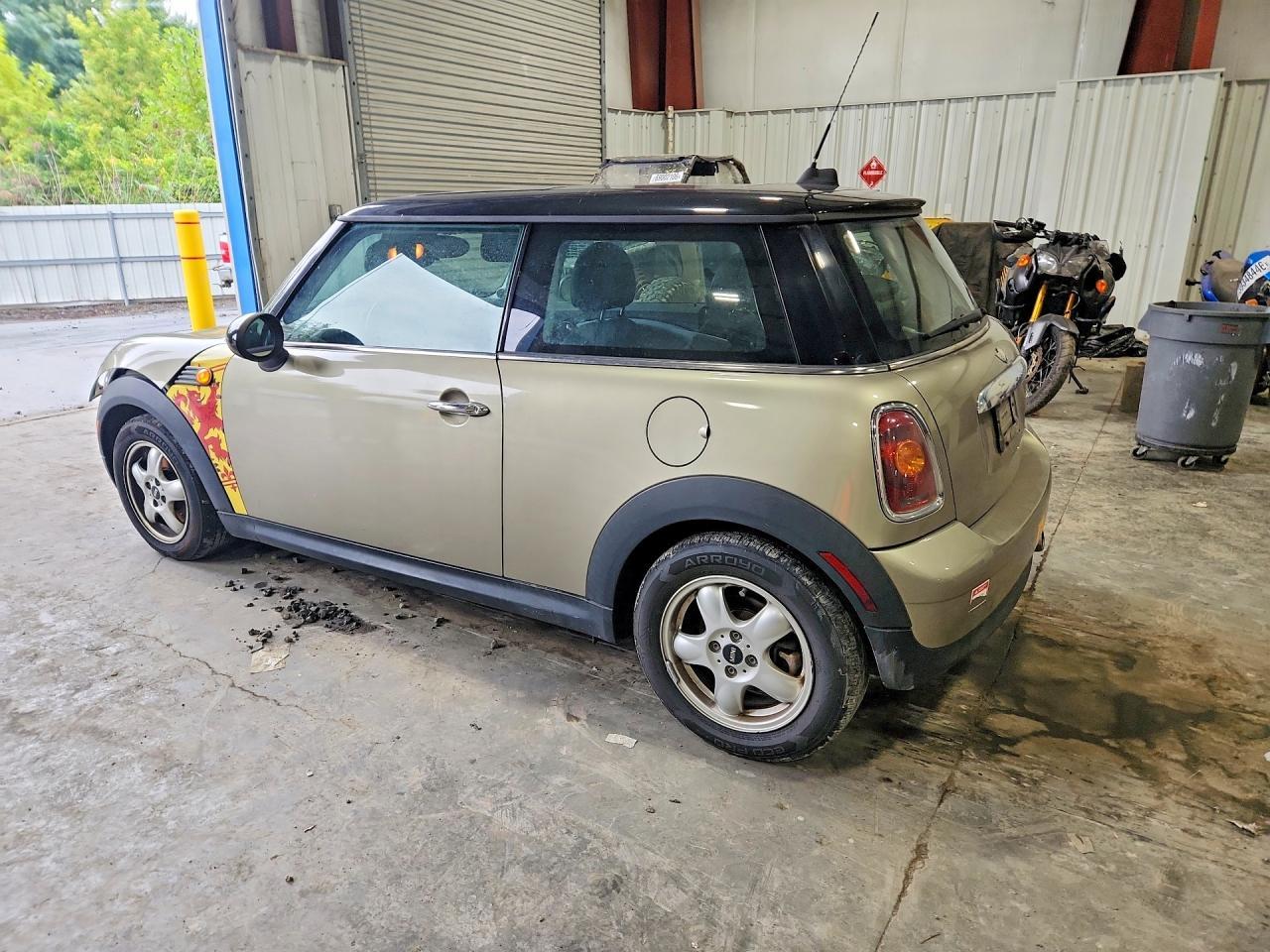 2010 Mini Cooper - Image 2