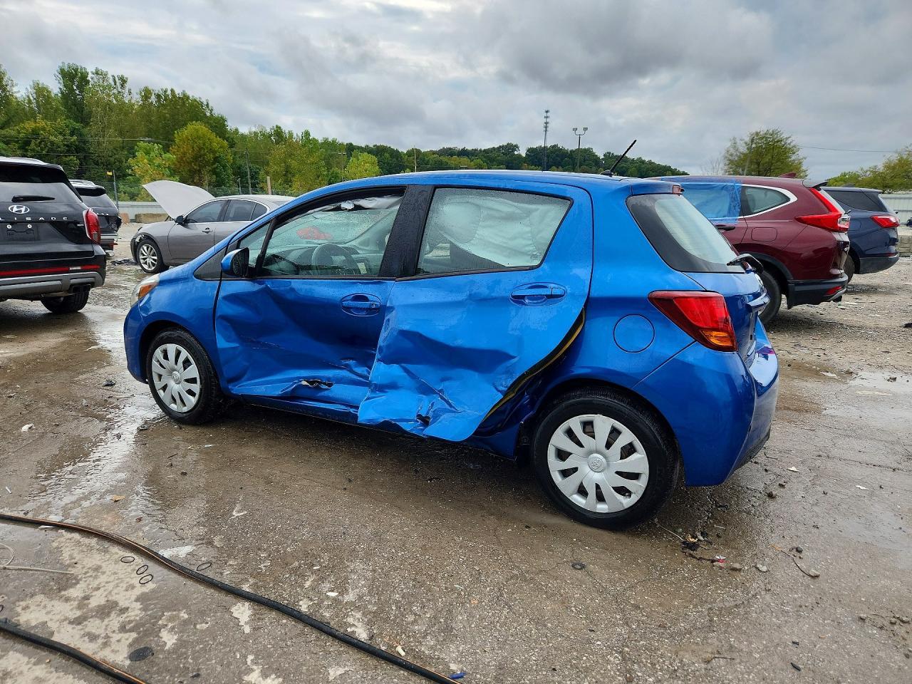 2016 Toyota Yaris 5-Door L - Фото 2