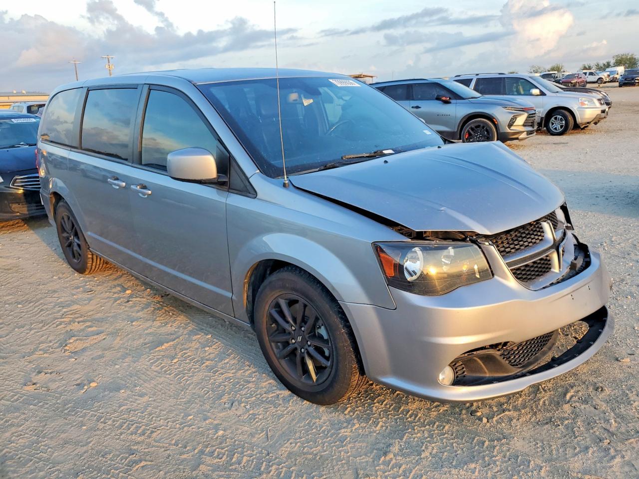 2019 Dodge Grand Caravan Gt - Фото 4