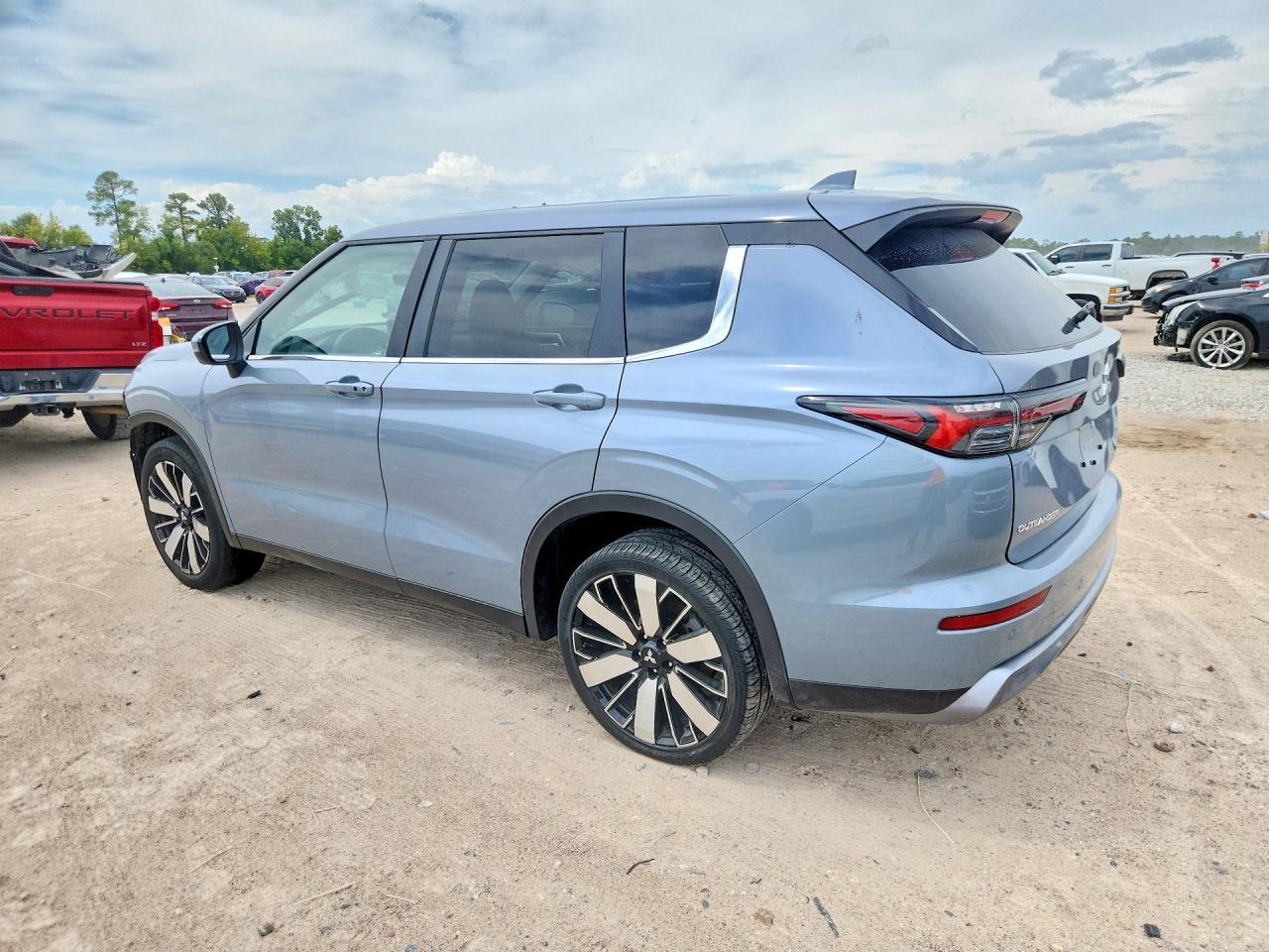 2026 Mitsubishi Outlander Se - Image 2