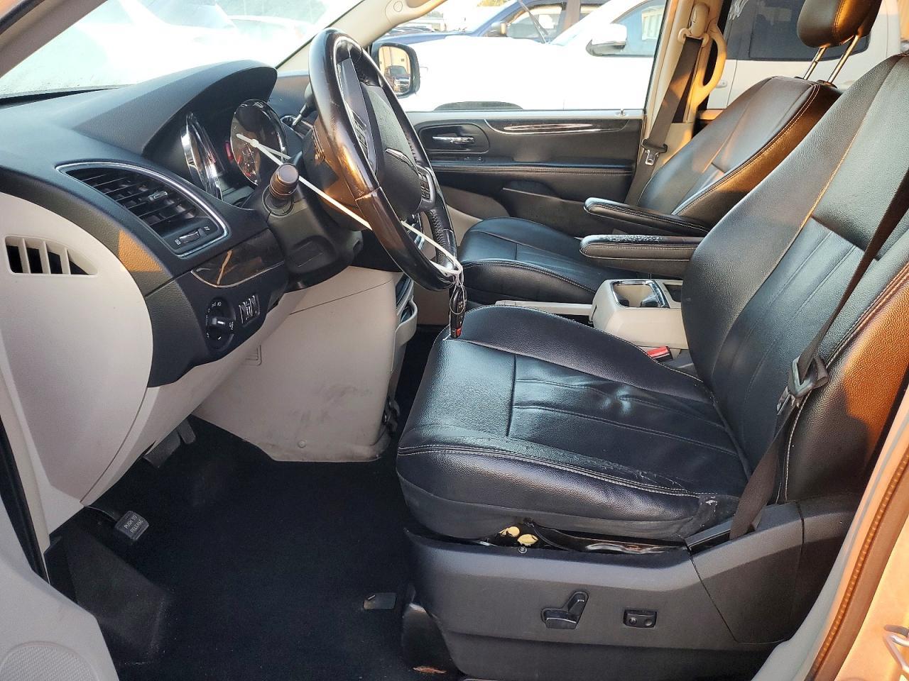 2014 Chrysler Town & Country Touring - Фото 7