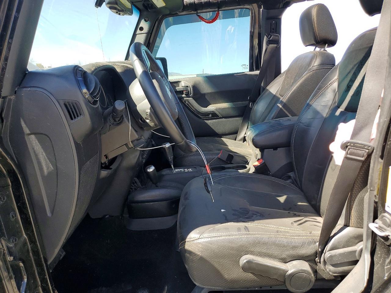 2014 Jeep Wrangler Unlimited Sahara - Image 7