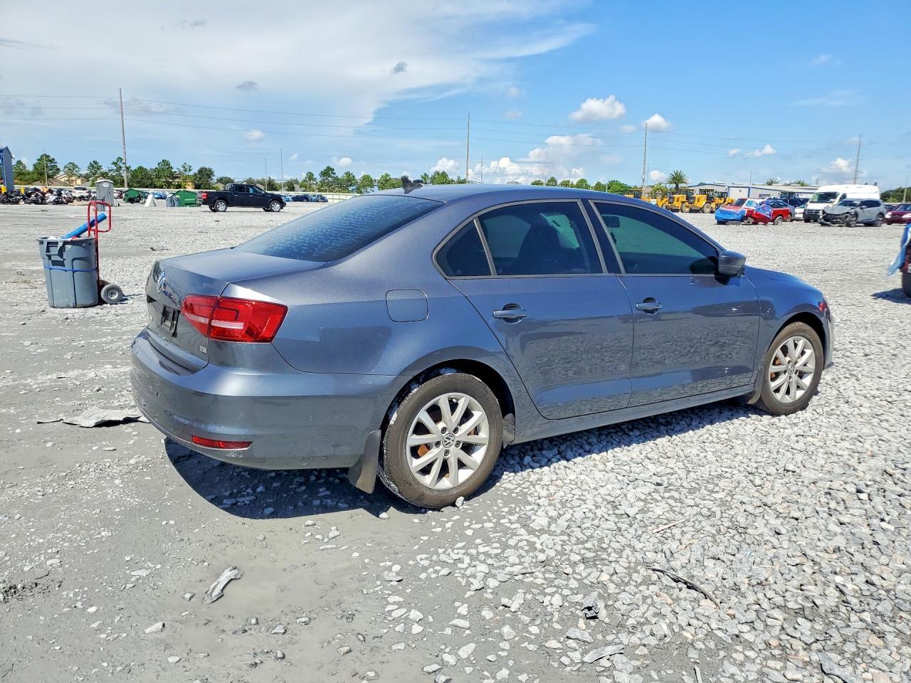 2015 Volkswagen Jetta Se - Image 3