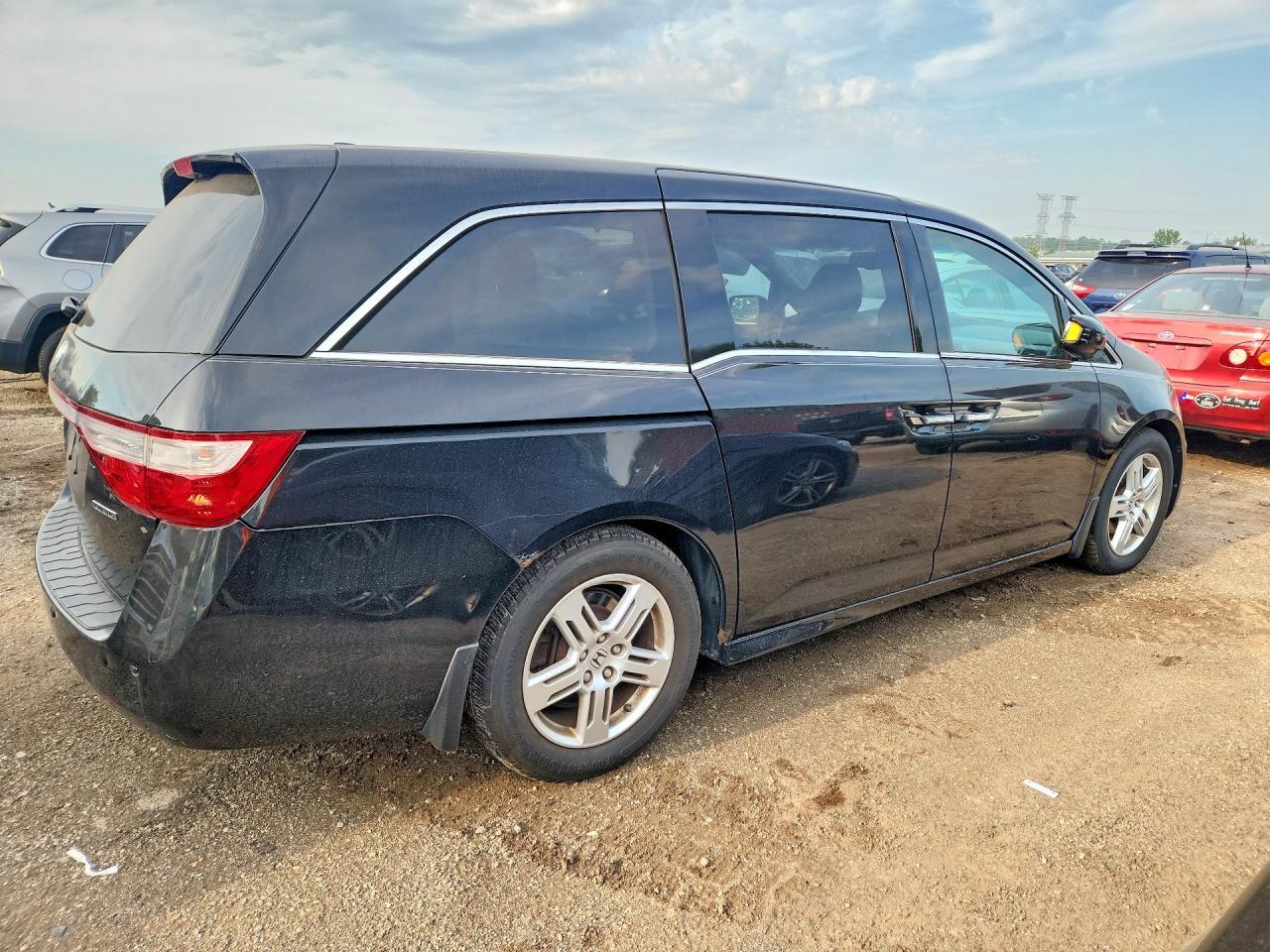 2012 Honda Odyssey Touring - Image 3