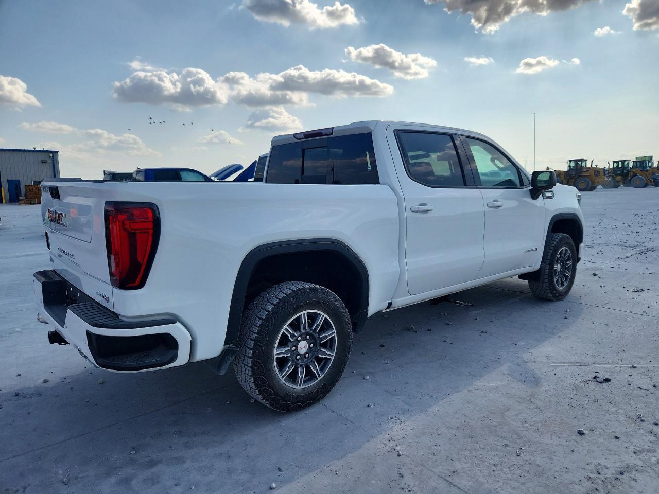 2024 GMC Sierra K1500 At4 - Фото 3