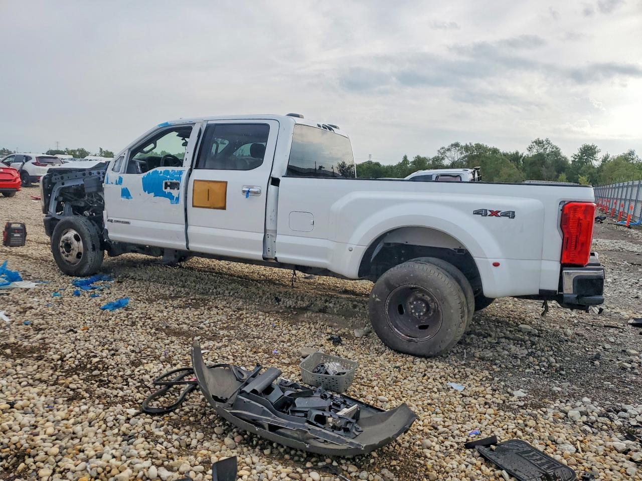 2023 Ford F350 Super Duty - Фото 2