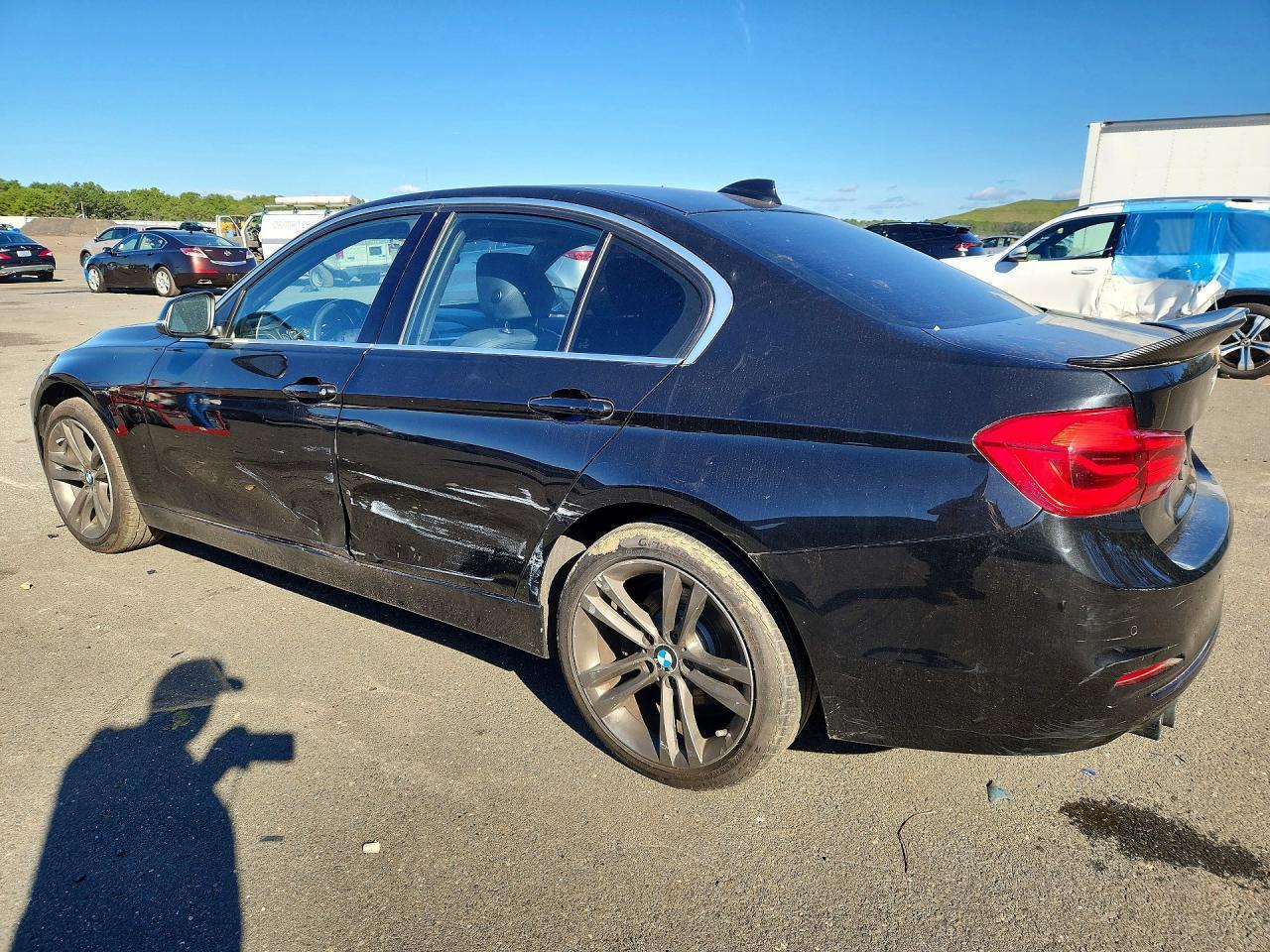 2018 BMW 330 Xi - Image 2