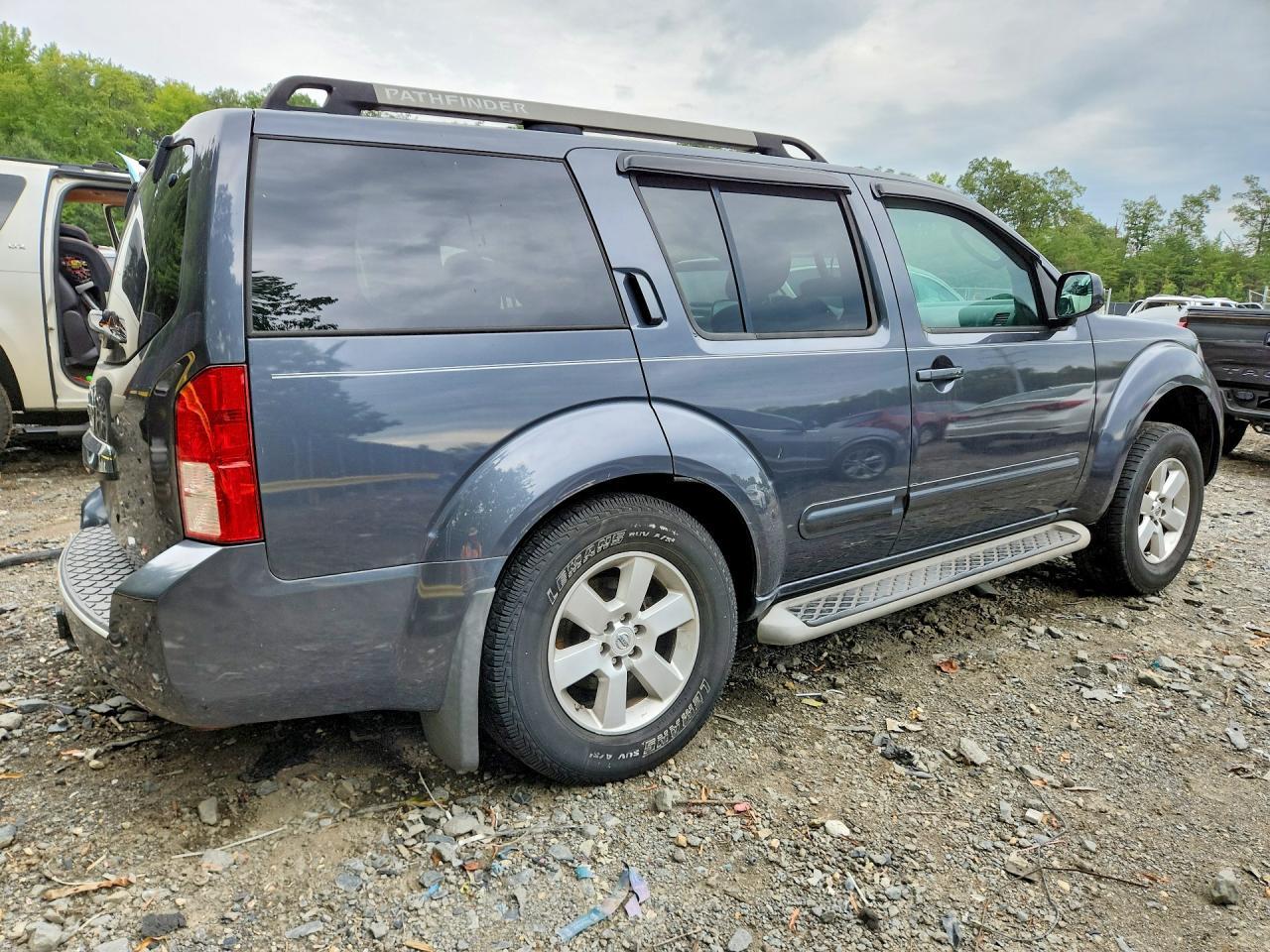 2012 Nissan Pathfinder S - Image 3
