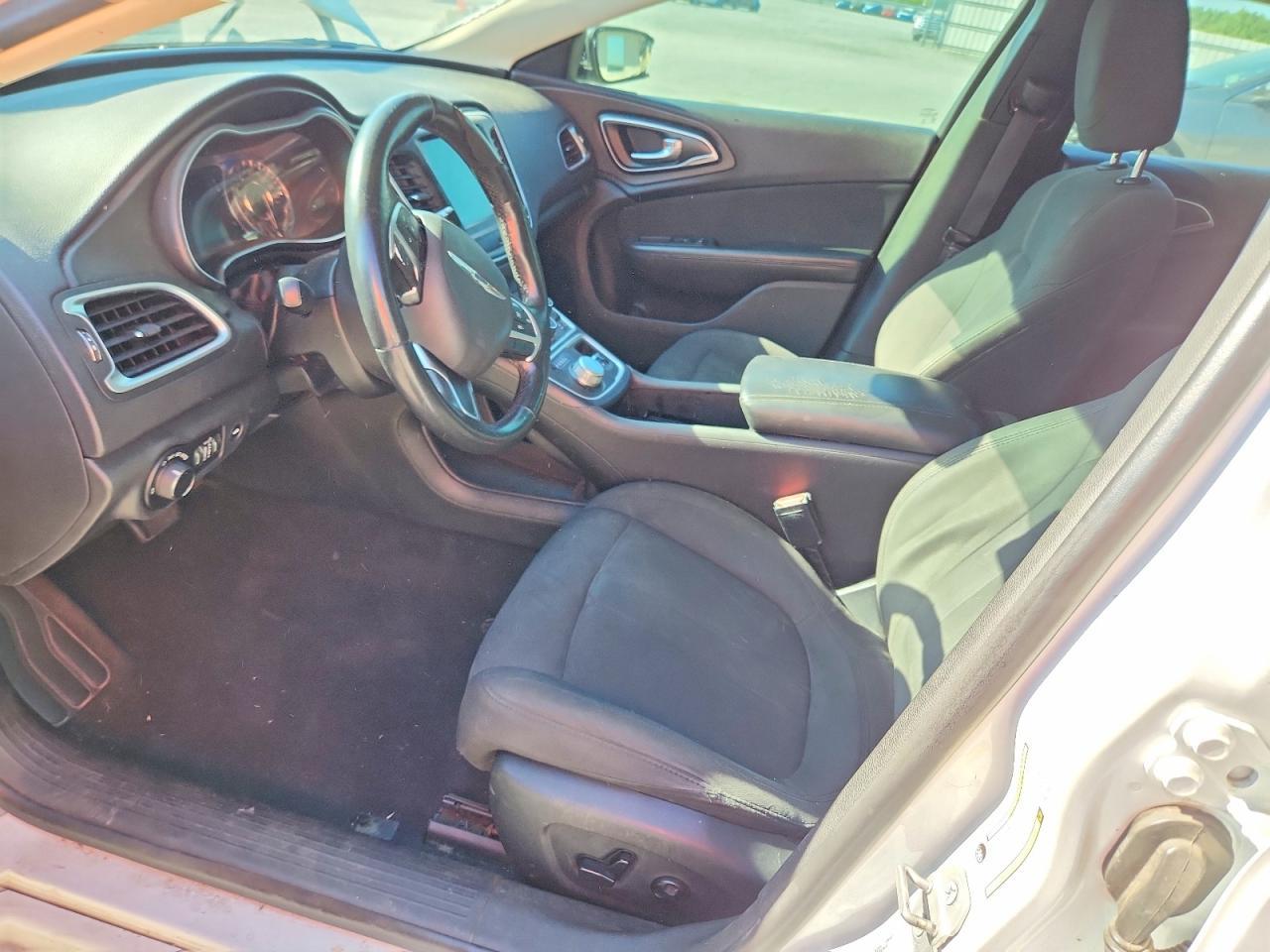 2015 Chrysler 200 Limited - Фото 7