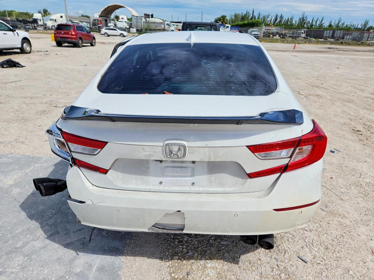 2018 Honda Accord Touring - Image 6