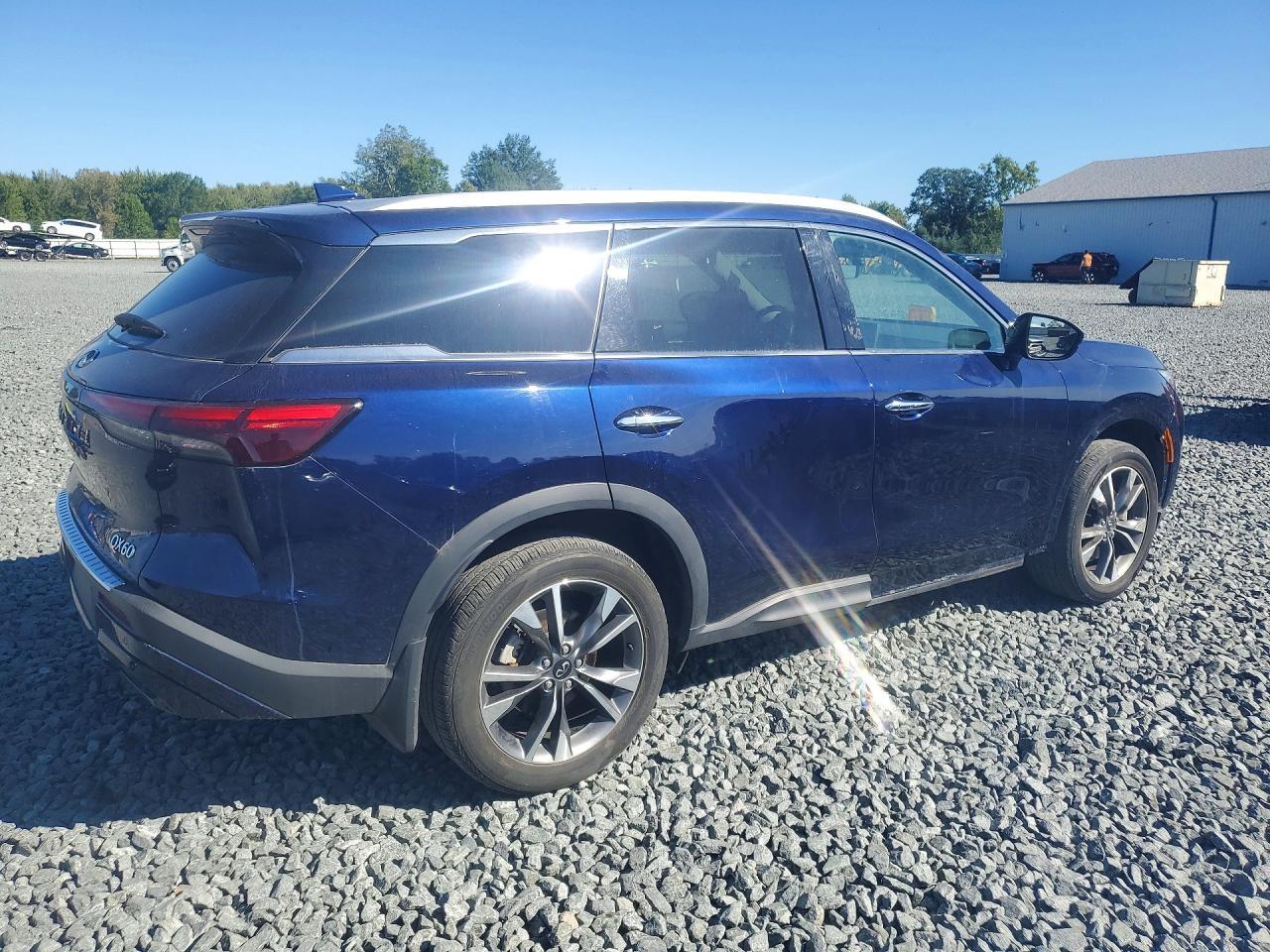 2023 Infiniti Qx60 Luxe - Image 3
