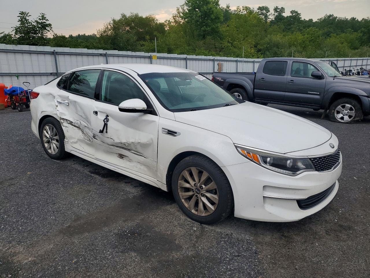 2016 Kia Optima Ex - Image 4