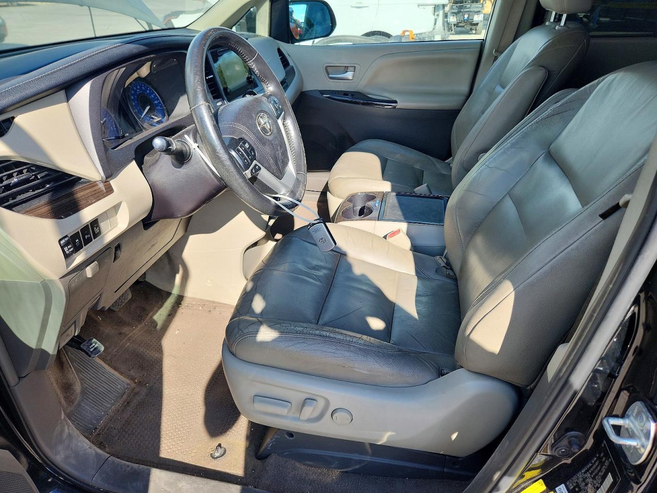2016 Toyota Sienna Xle 8-Passenger - Image 7