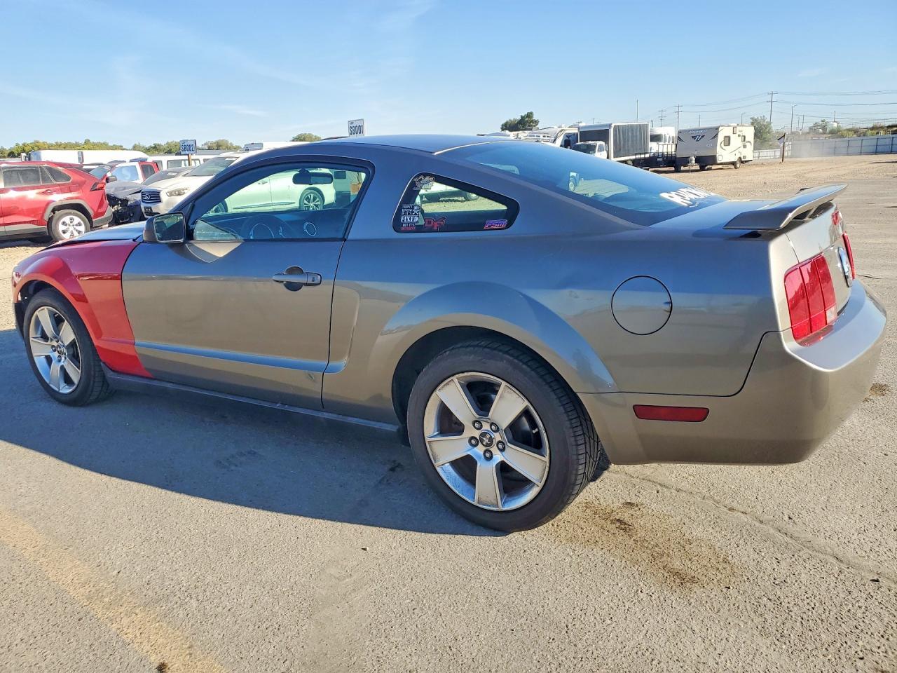2005 Ford Mustang - Image 2
