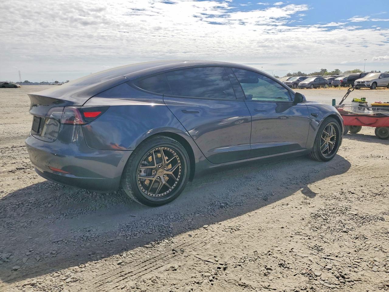 2022 Tesla Model 3 - Фото 3