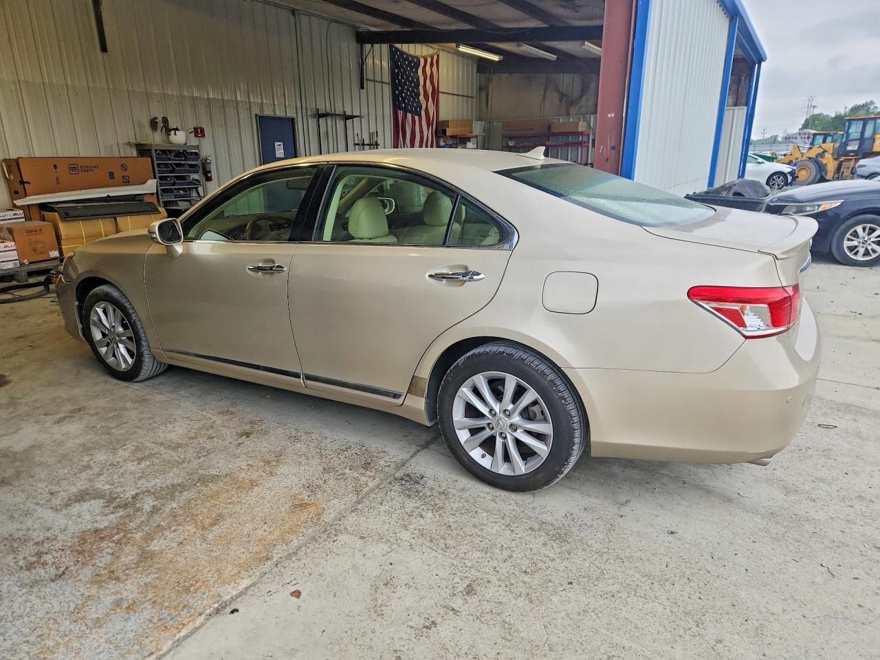 2012 Lexus Es 350 - Image 2