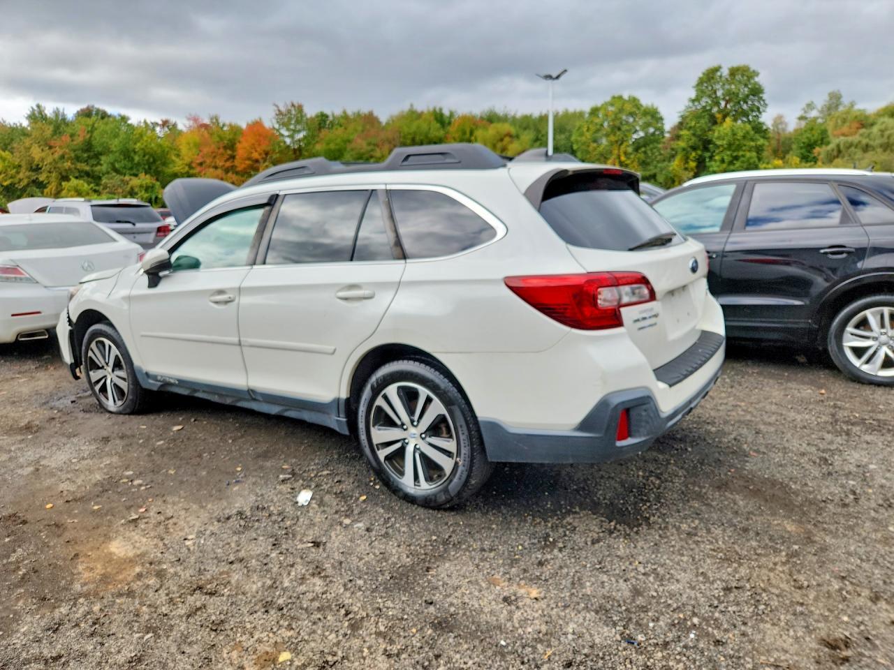 2018 Subaru Outback 3.6R Limited - Image 2