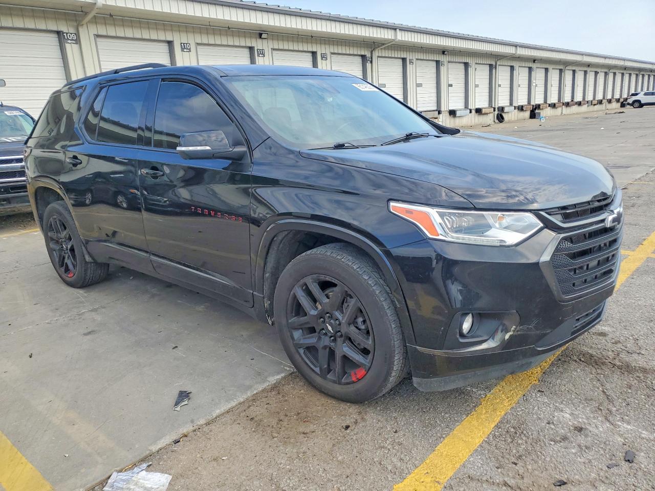 2021 Chevrolet Traverse Premier - Фото 4