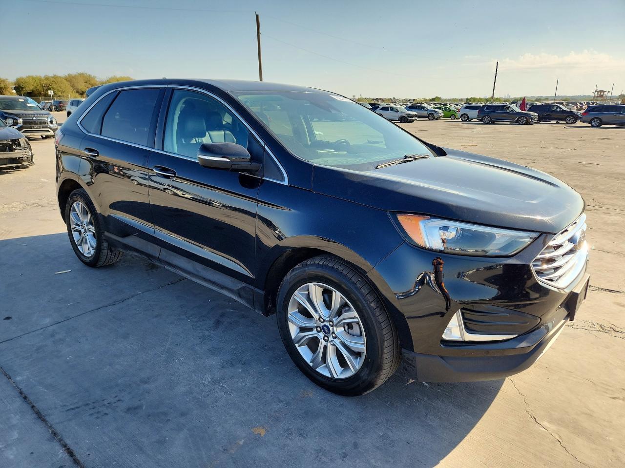 2022 Ford Edge Titanium - Image 4