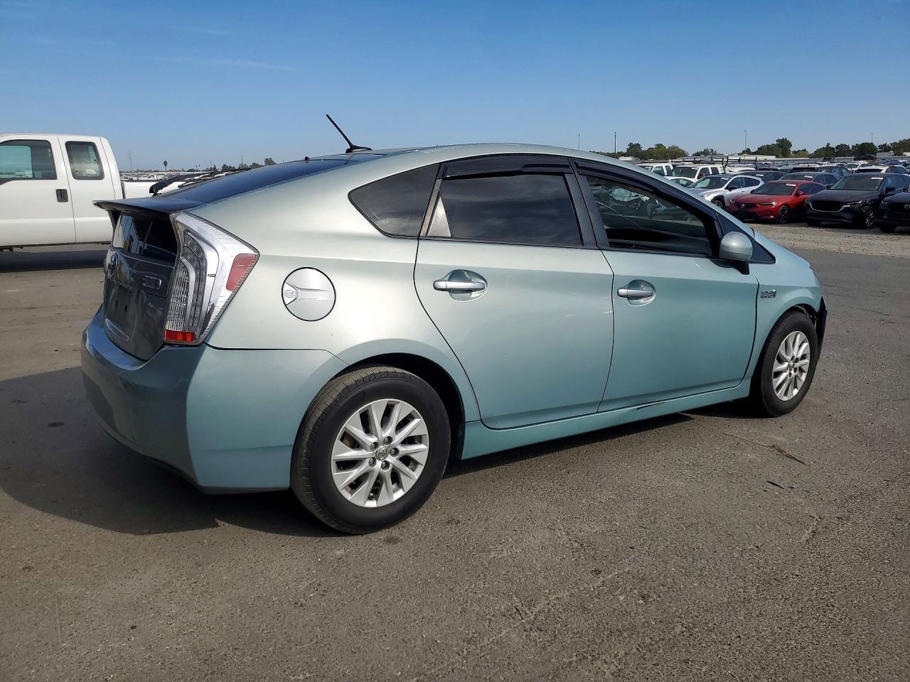 2012 Toyota Prius Plug-In Hybrid Base - Image 3