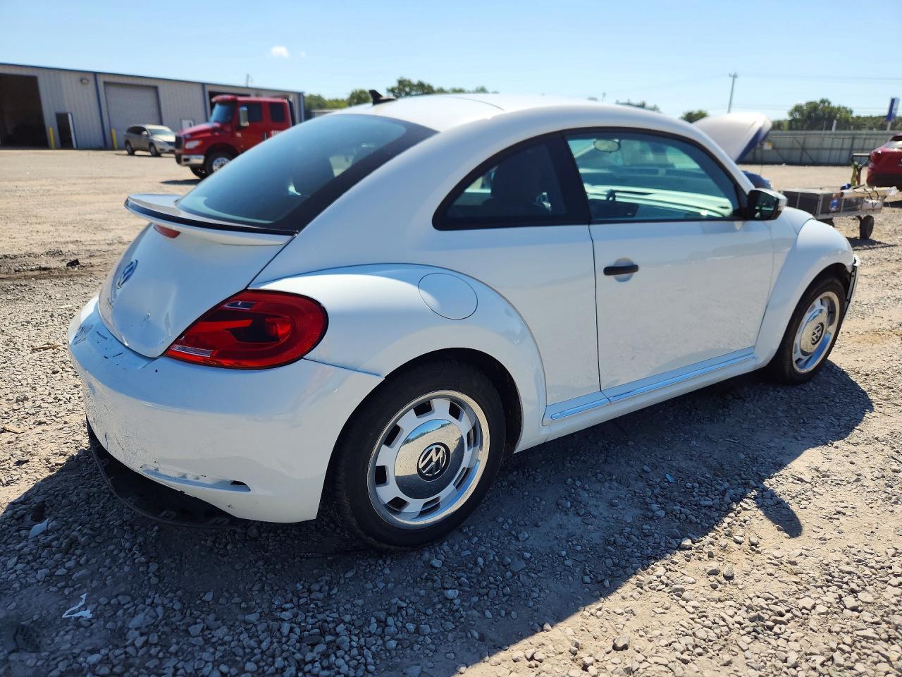 2016 Volkswagen Beetle 1.8T - Фото 3