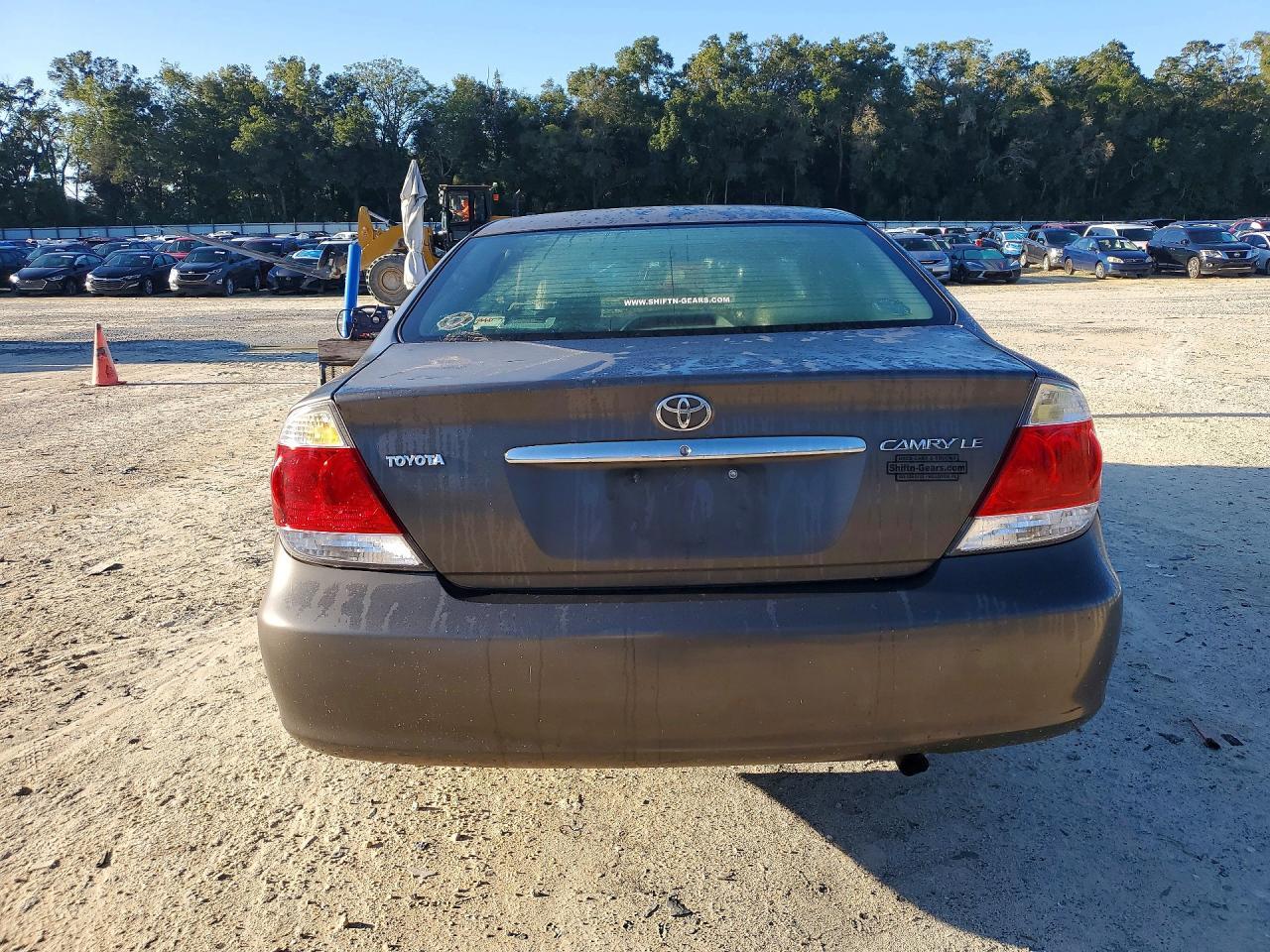 2005 Toyota Camry Le - Image 6