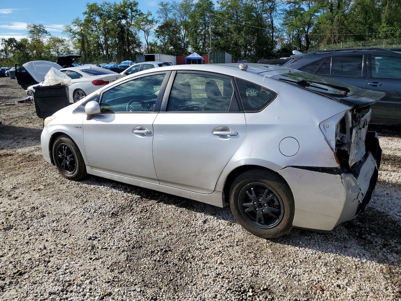 2013 Toyota Prius Two - Фото 2