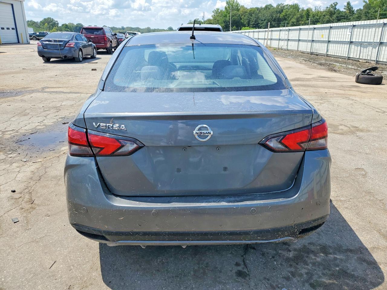 2020 Nissan Versa S - Фото 6