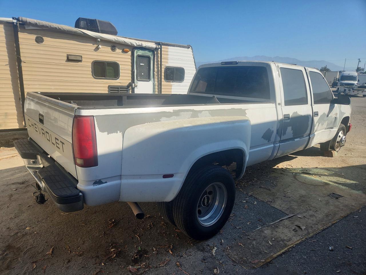 1997 Chevrolet Gmt-400 C3500 - Image 3