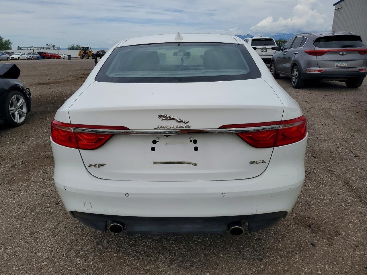 2017 Jaguar Xf Premium - Image 6