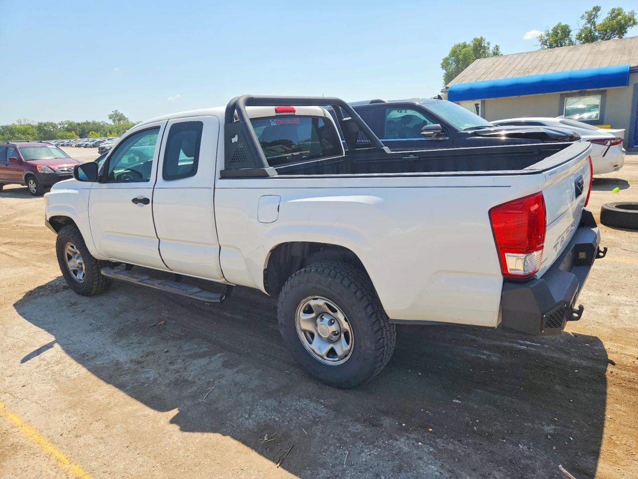 2016 Toyota Tacoma Sr - Фото 2