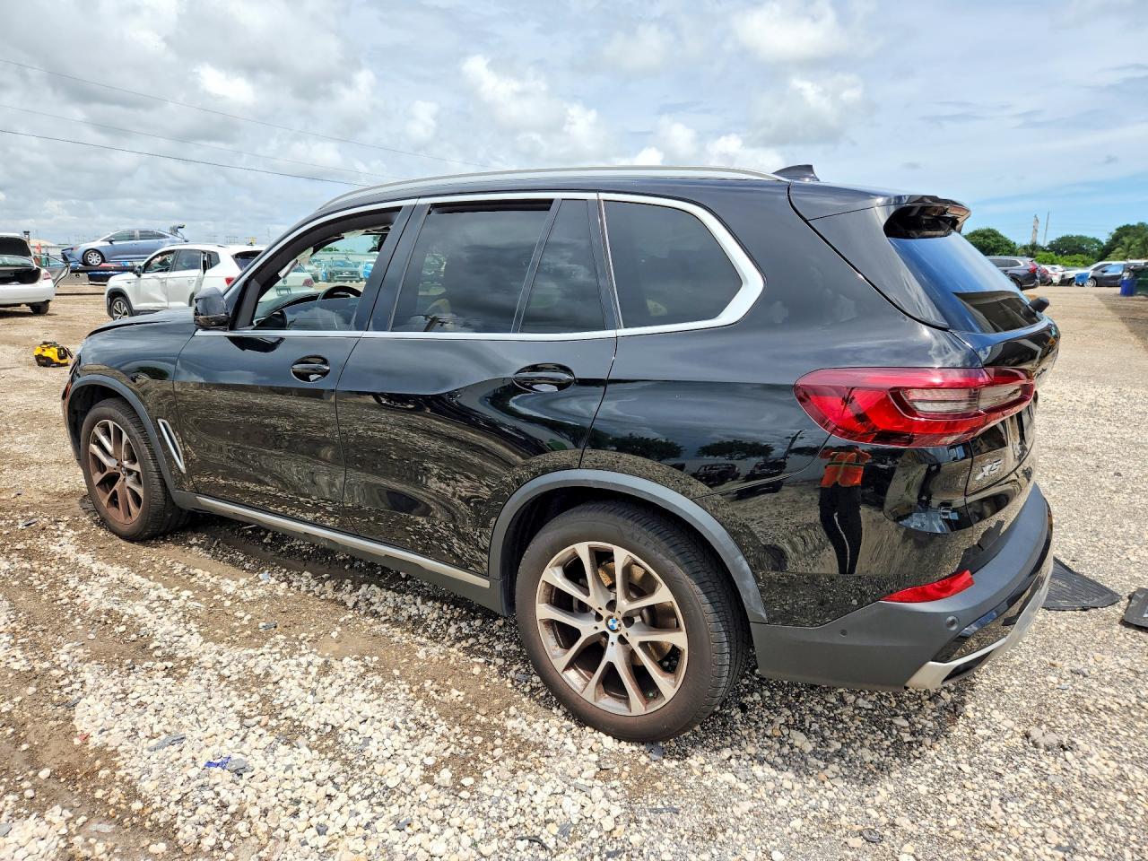 2021 BMW X5 Sdrive 40I - Фото 2