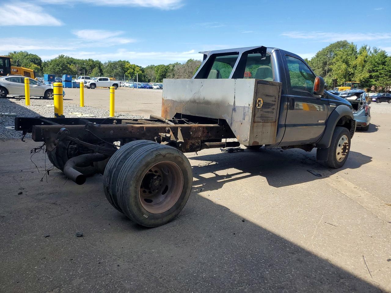 2006 Ford F550 Super Duty - Image 3