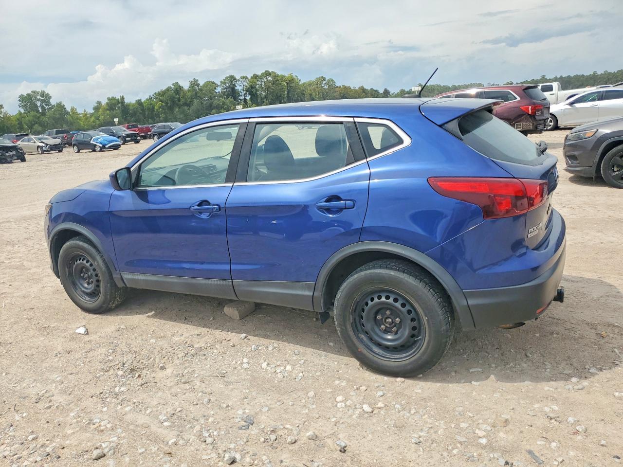 2018 Nissan Rogue Sport S - Image 2