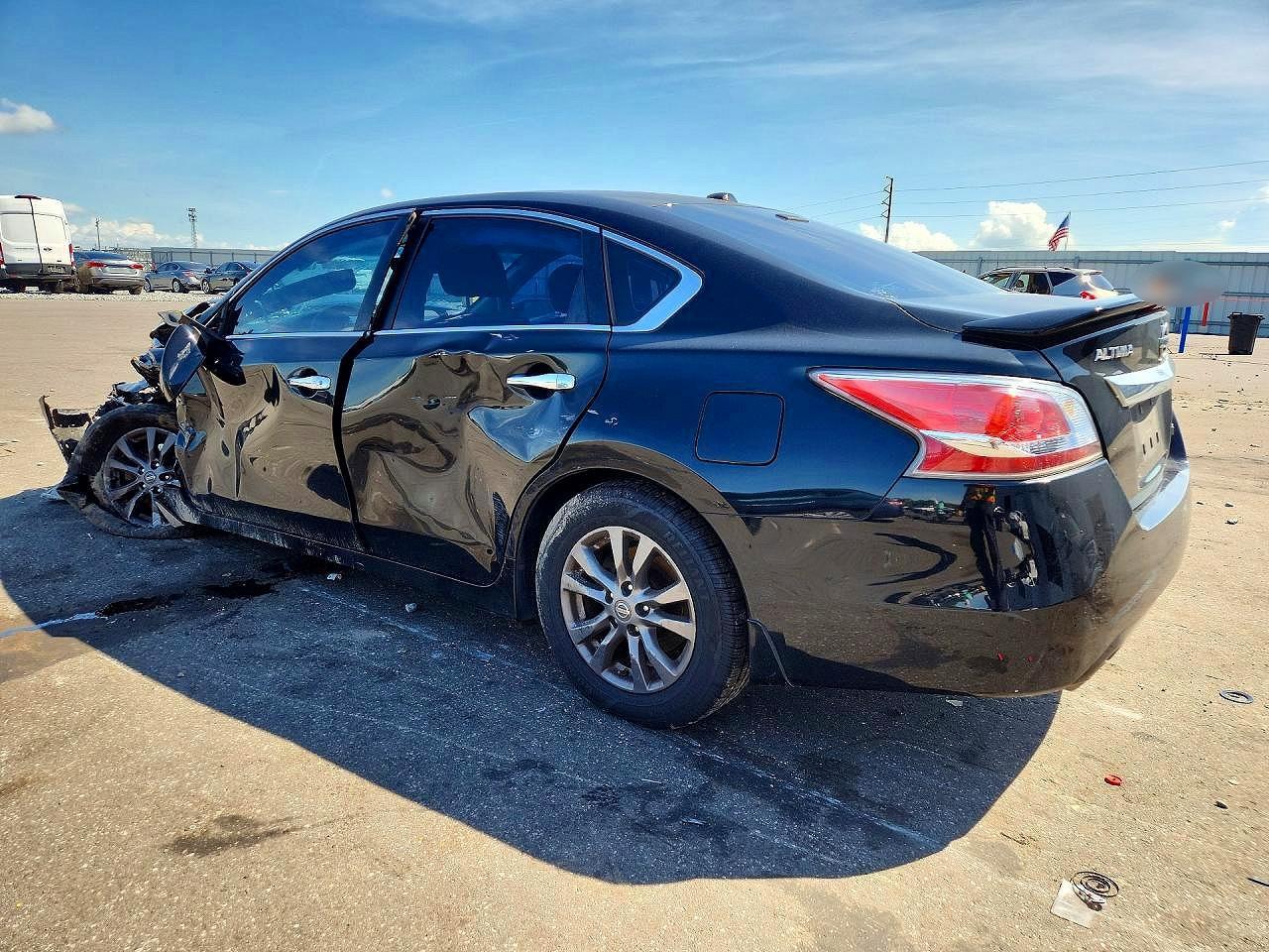 2015 Nissan Altima 2.5 S - Фото 2