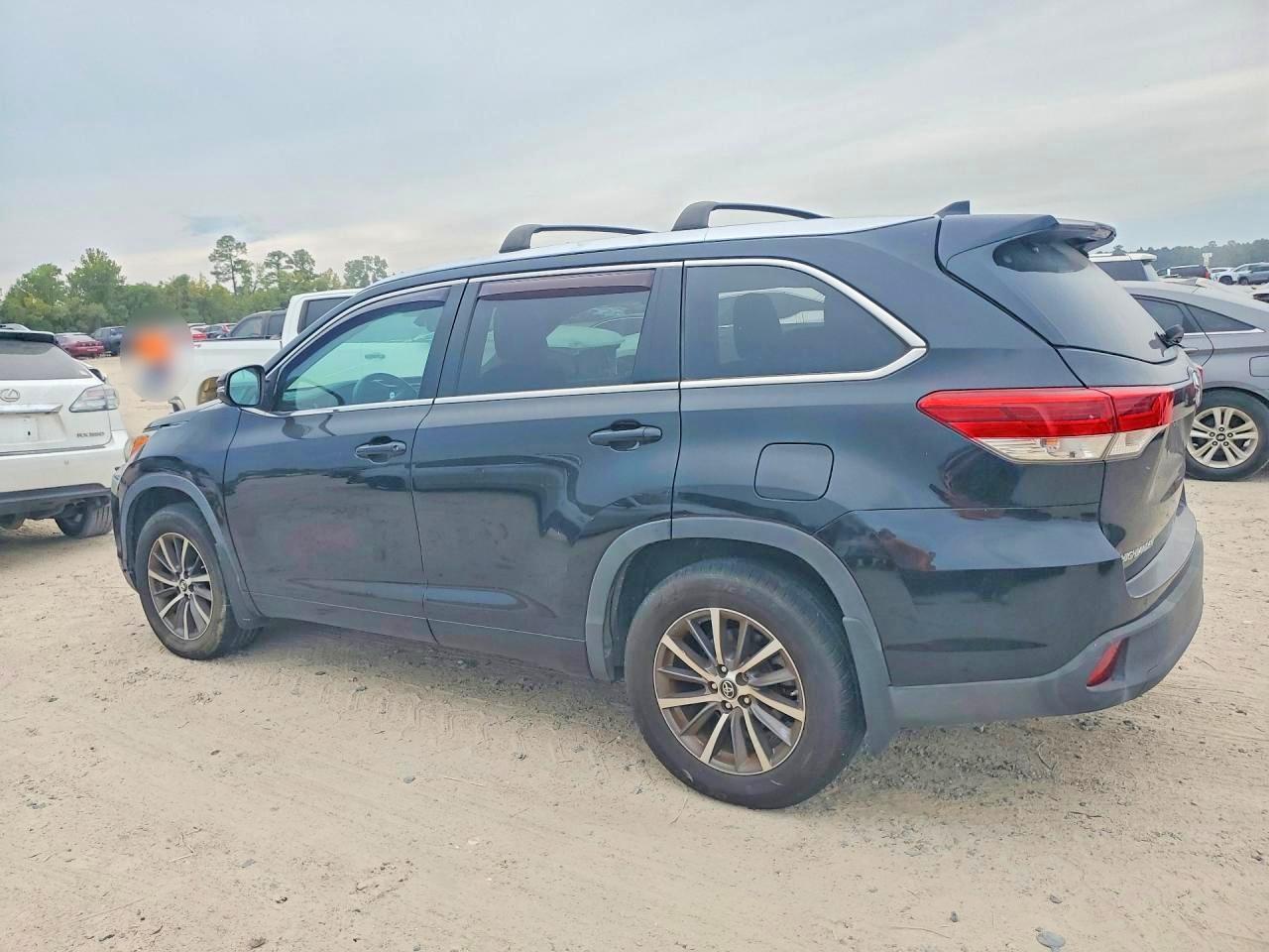 2018 Toyota Highlander Xle - Image 2