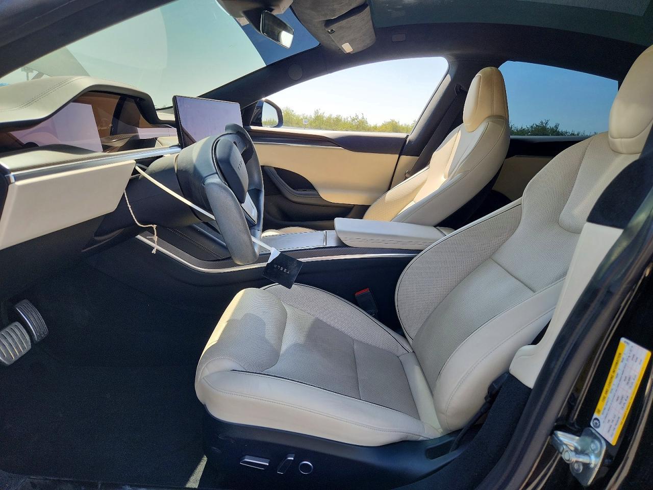 2022 Tesla Model S - Image 7