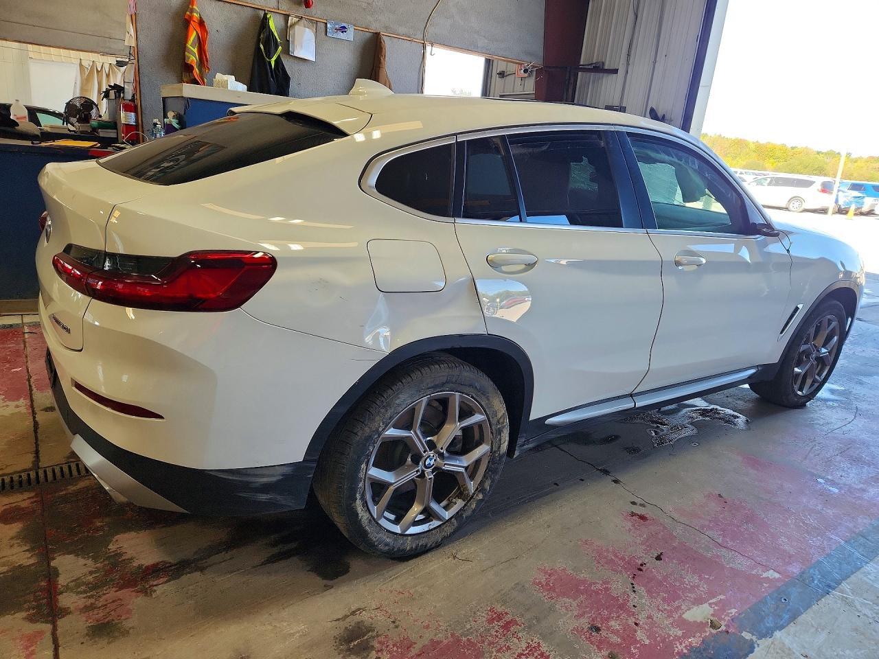2022 BMW X4 xDrive30I - Image 3