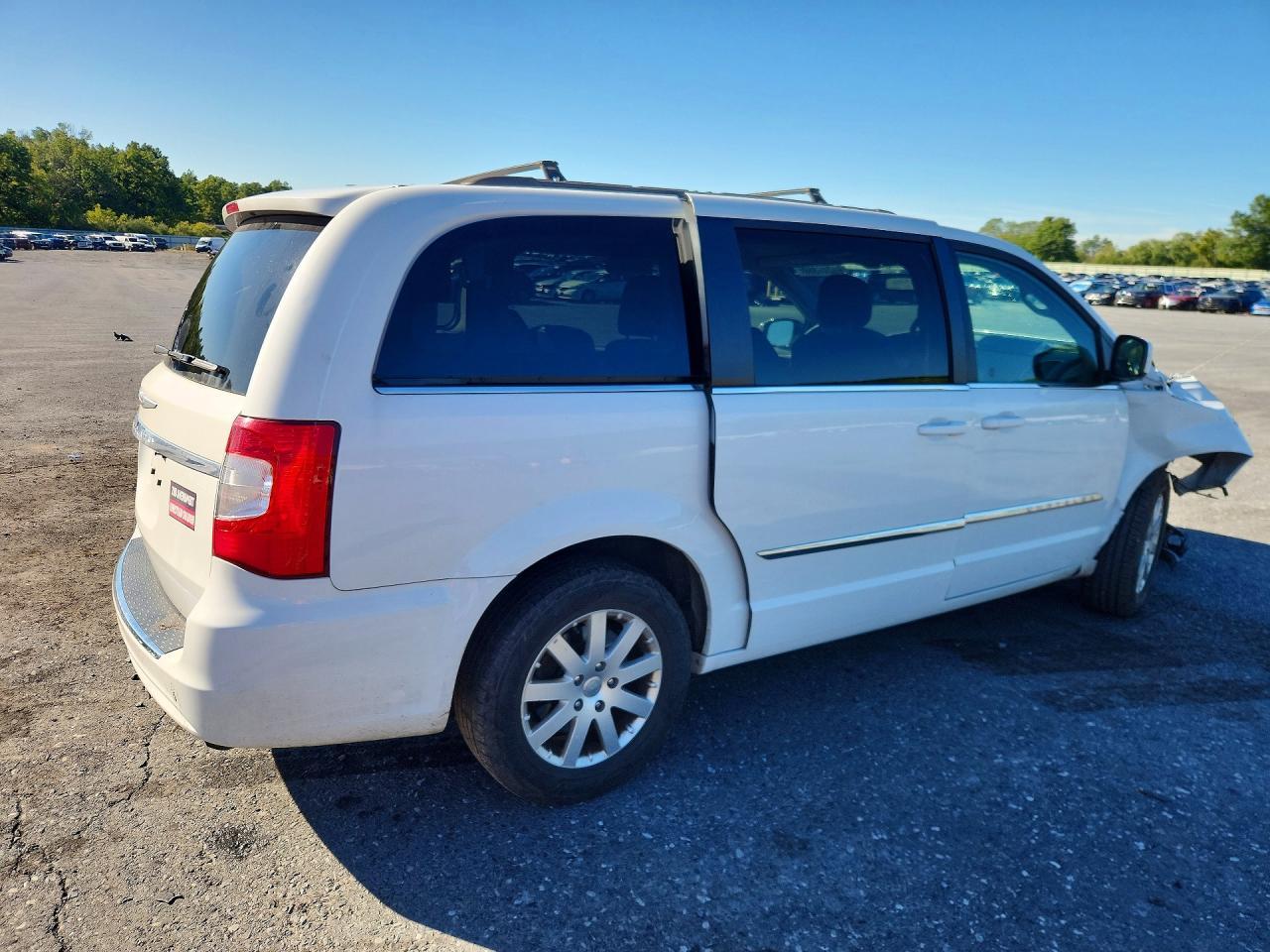 2014 Chrysler Town & Country Touring - Фото 3