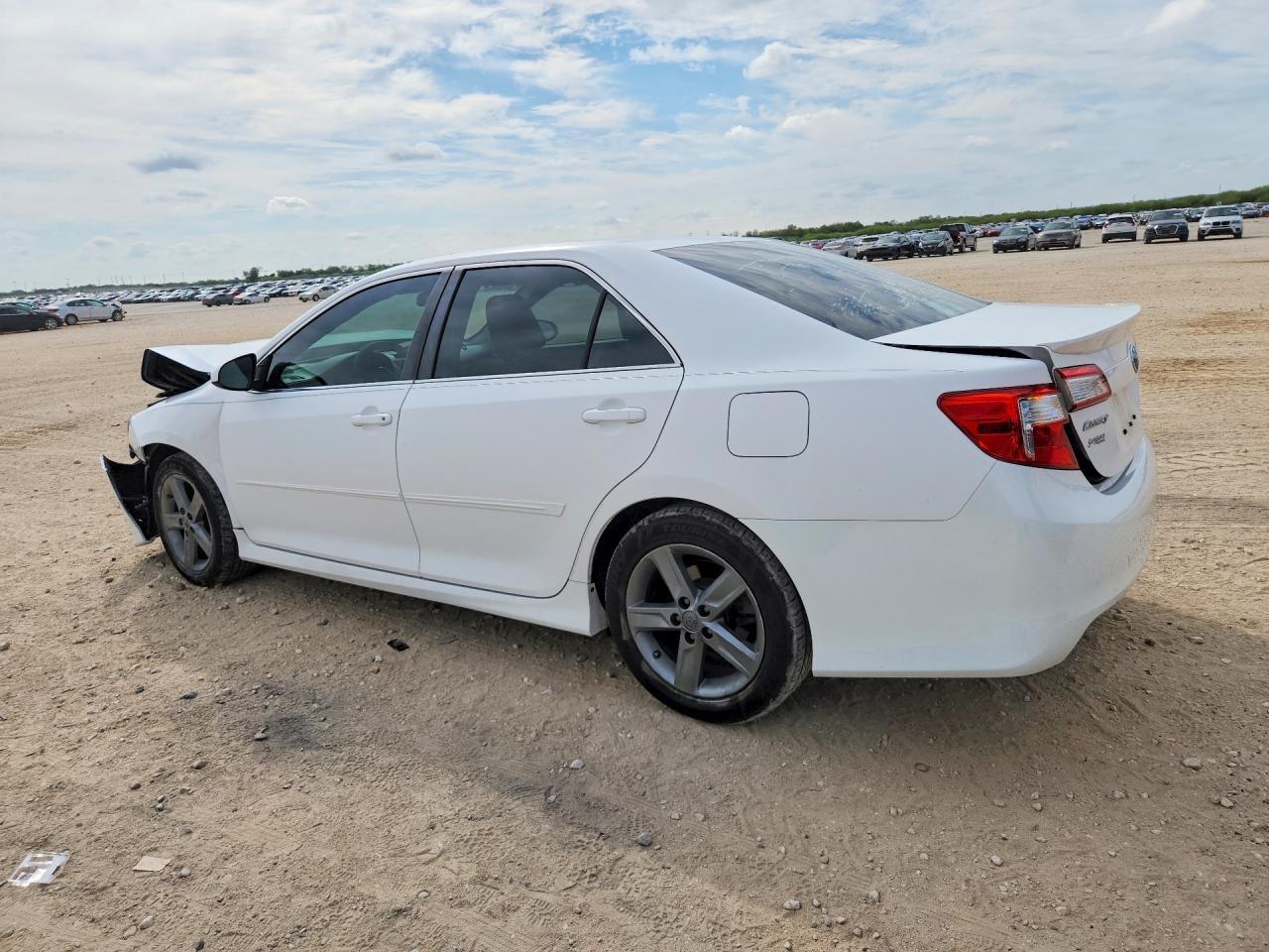 2014 Toyota Camry Se - Image 2