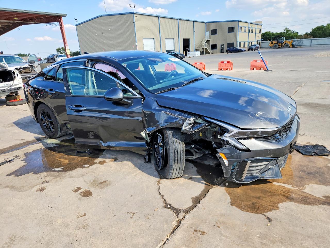 2026 Kia K5 Lxs - Image 4