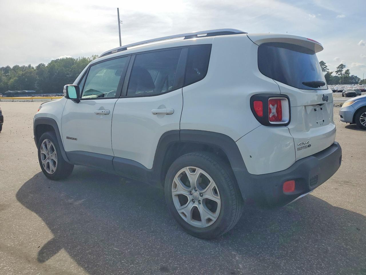 2016 Jeep Renegade Limited - Image 2