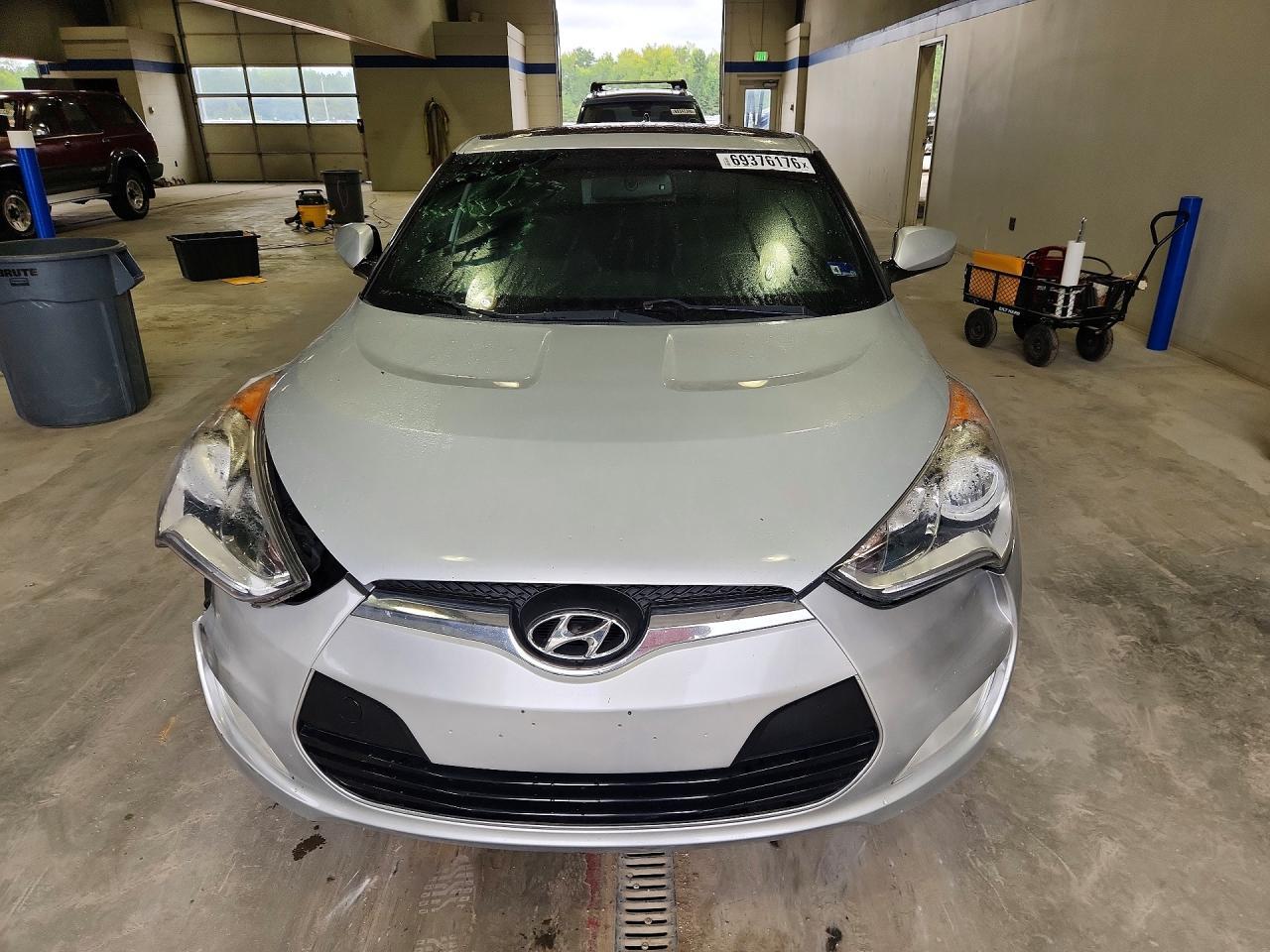 2016 Hyundai Veloster Base - Image 5