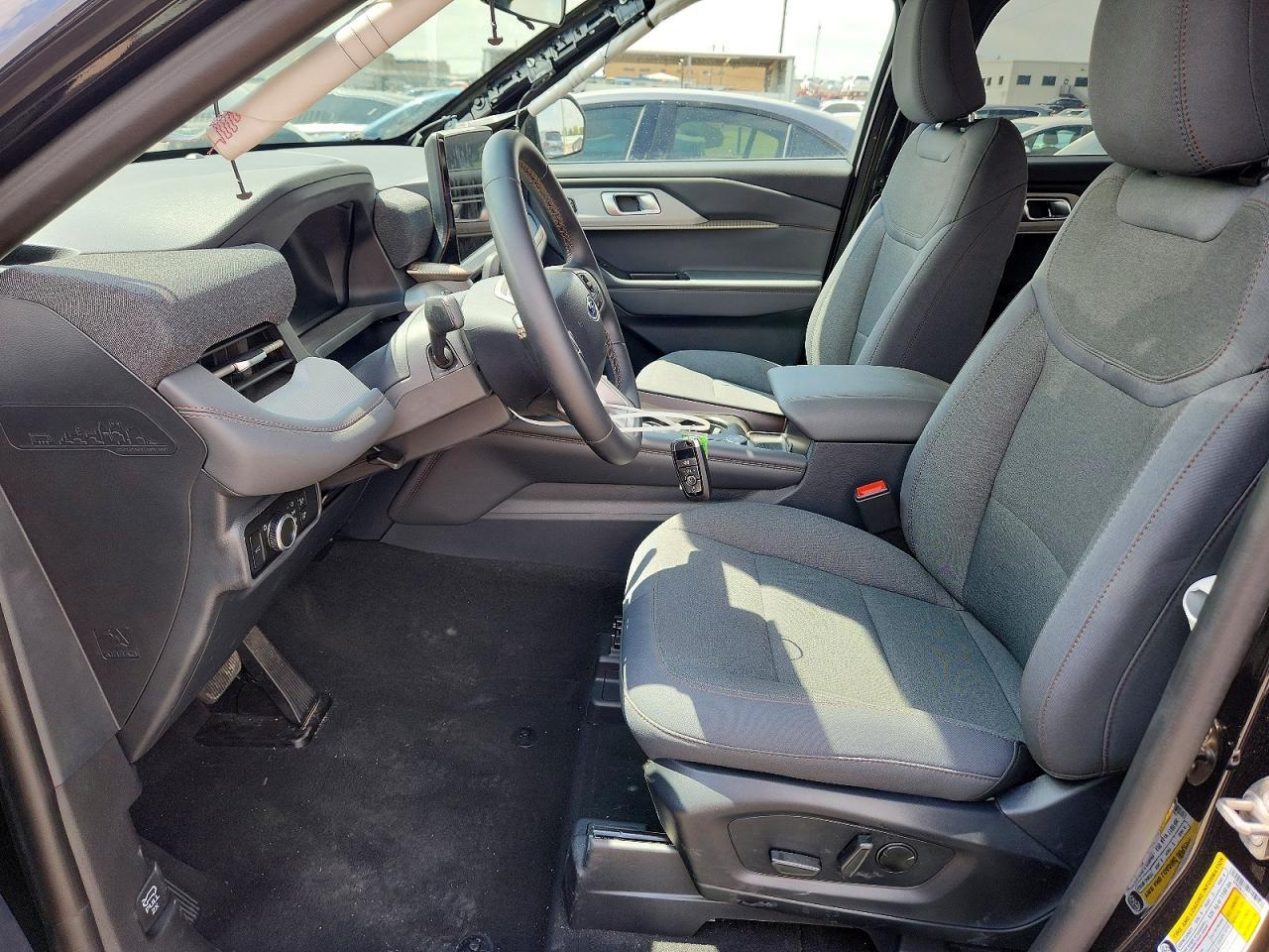 2026 Ford Explorer Active - Image 7