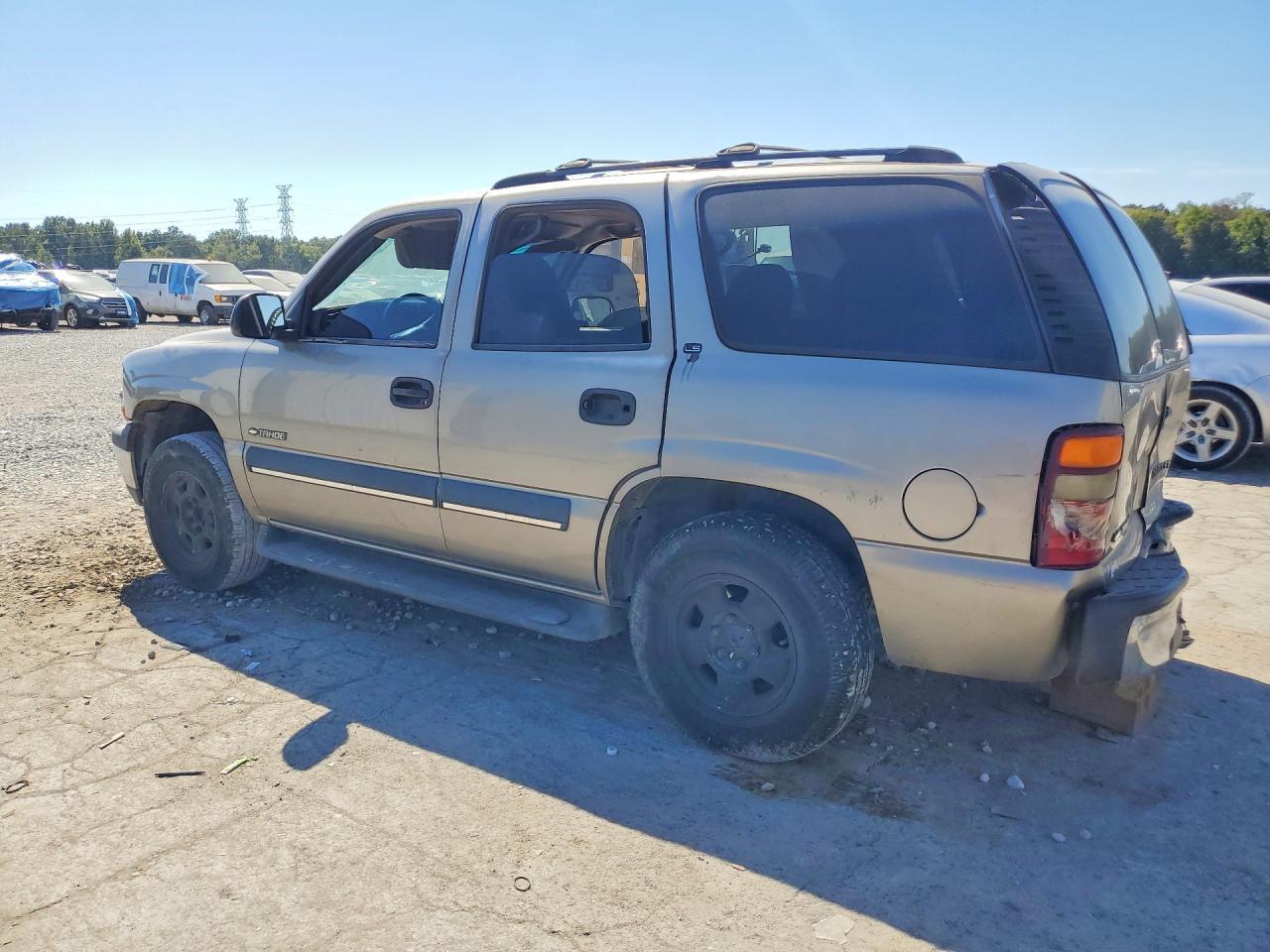 2002 Chevrolet Tahoe C1500 - Image 2