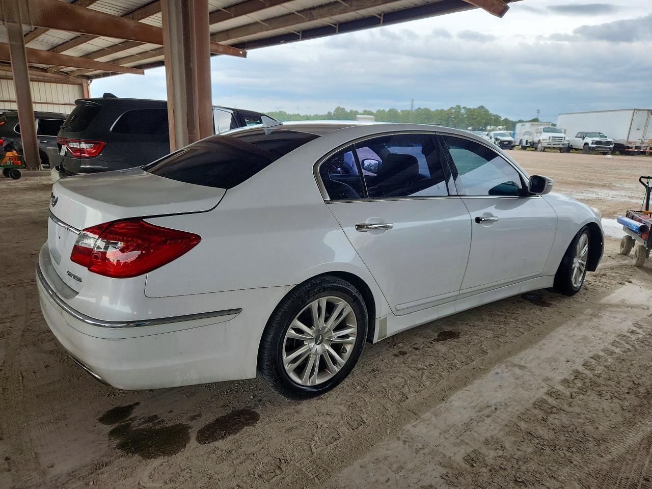 2013 Hyundai Genesis 3.8L - Фото 3