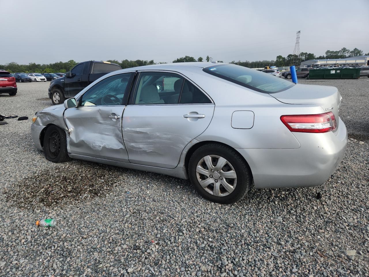 2010 Toyota Camry Base - Фото 2