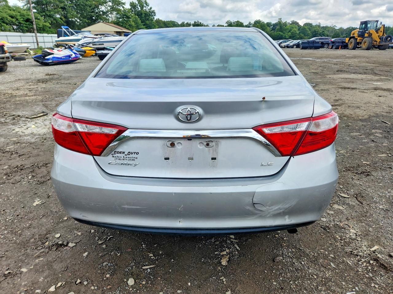 2016 Toyota Camry Le - Фото 6