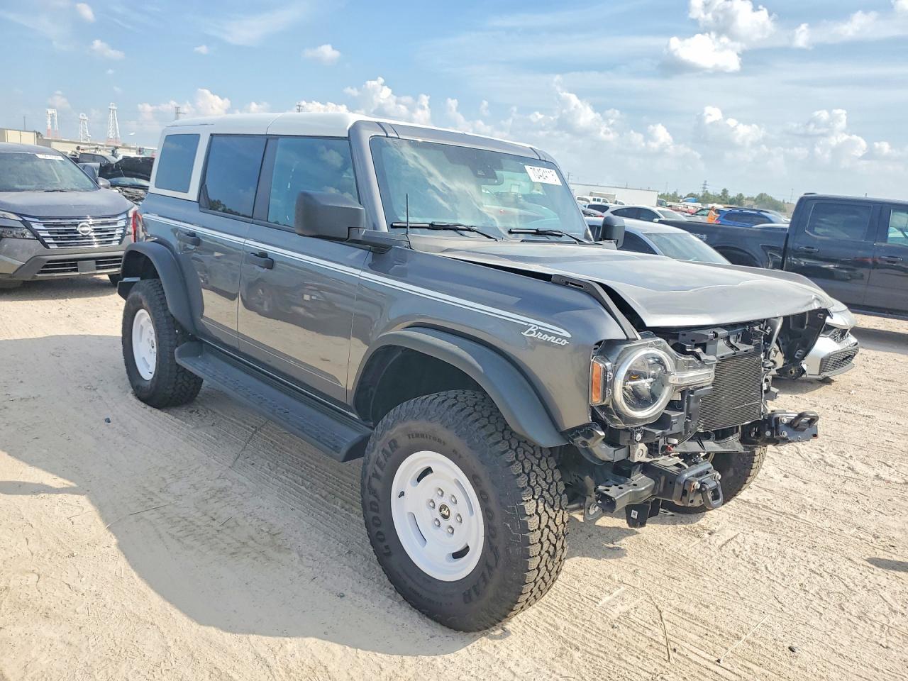 2025 Ford Bronco Heritage - Image 4
